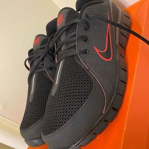 BRAND NEW NIKE FREEWALK FITNESS SHOES SZ 13